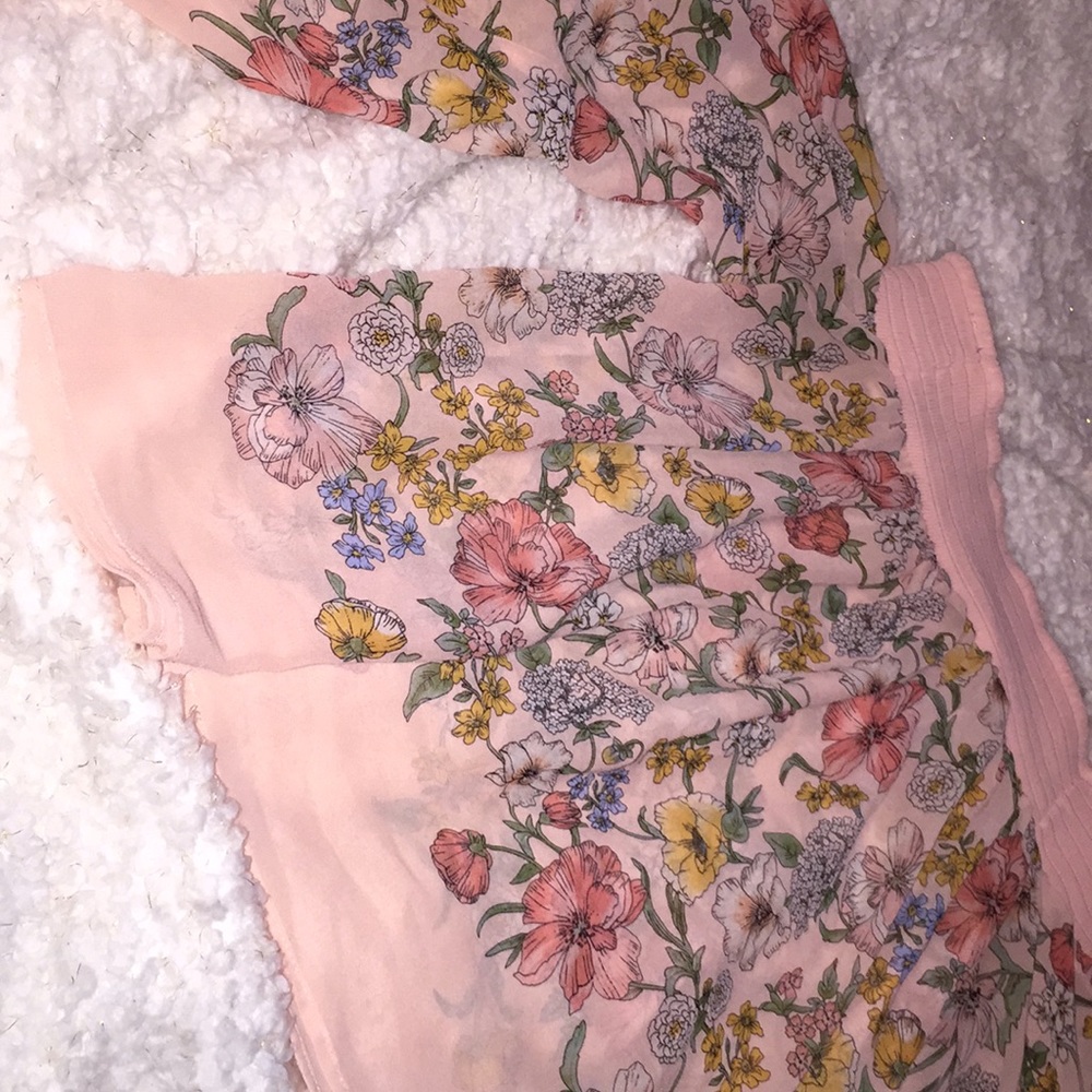 Women’s Forever 21 sheer floral top